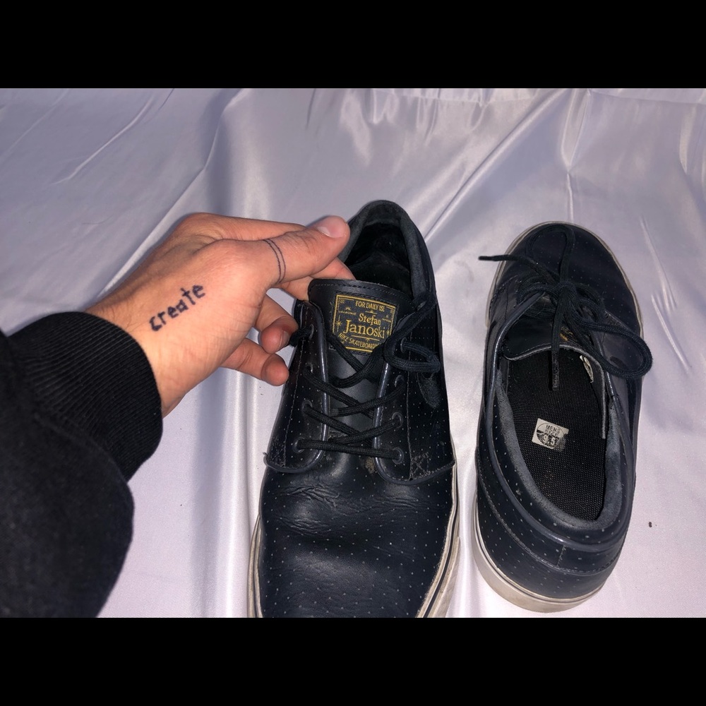 Leather Stefan Janoski’s size 9.5